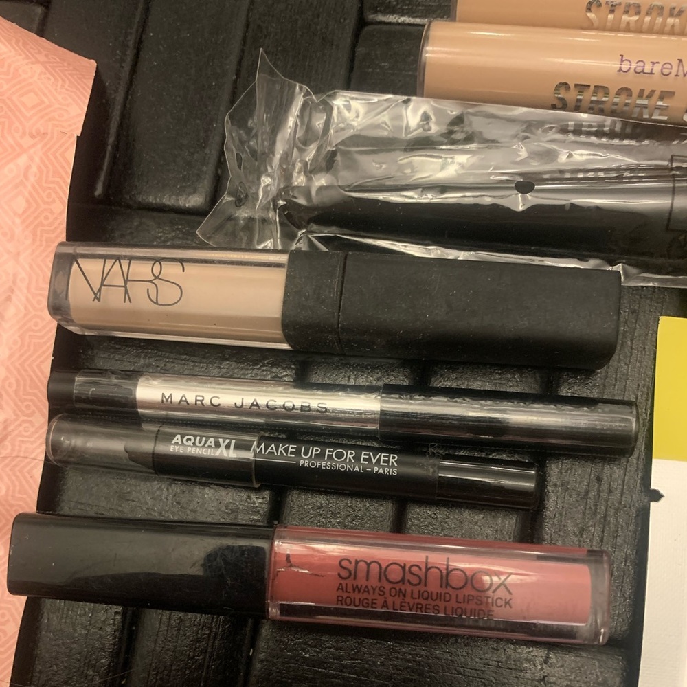 Makeup bundle - Picture 4 of 5